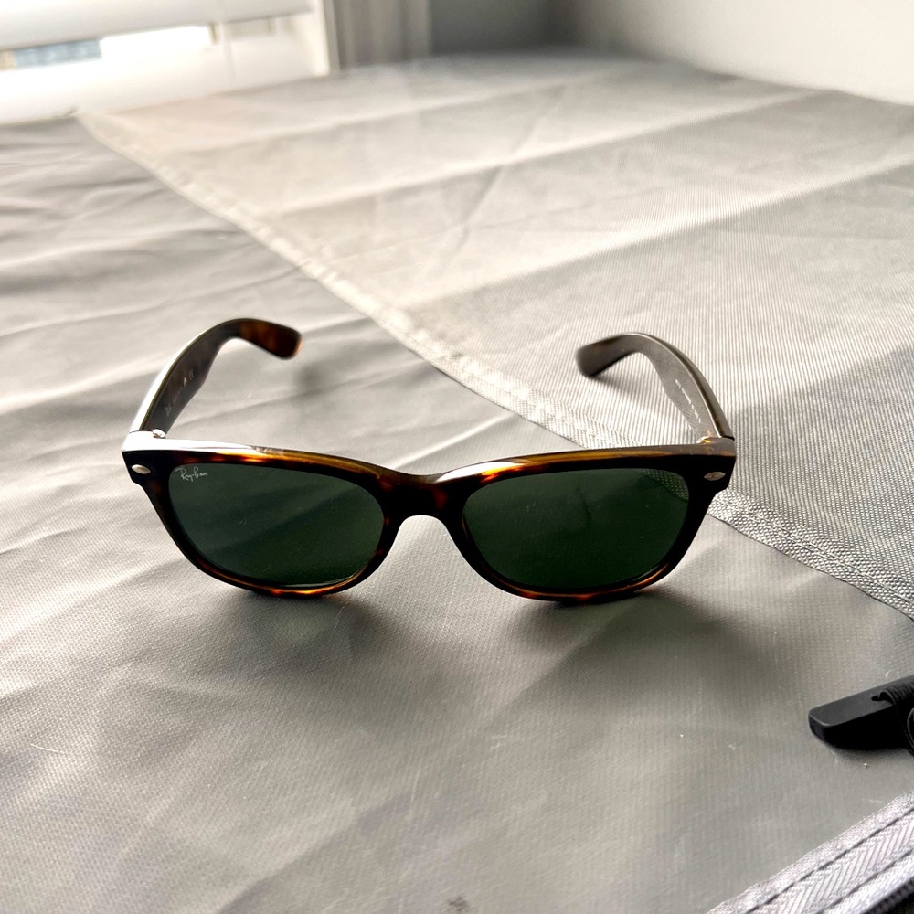Ray-Ban original Wayfarer sunglasses in tortoise (like new)